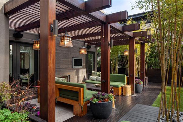 Contemporary Style Pergola with Large Boxed Beams